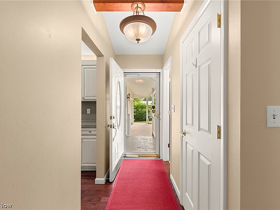 3rd image of 6705 Hawthorne Dr