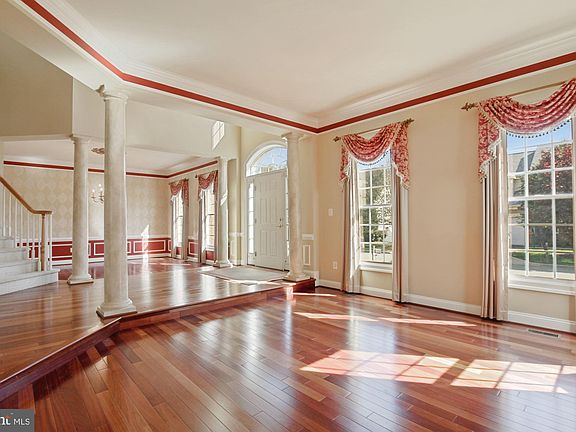 4th image of 3 Sweetwood Ct