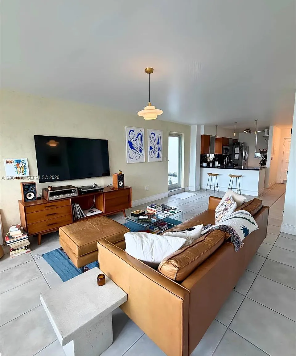 Nirvana Condo No Two Cond — Photo 1