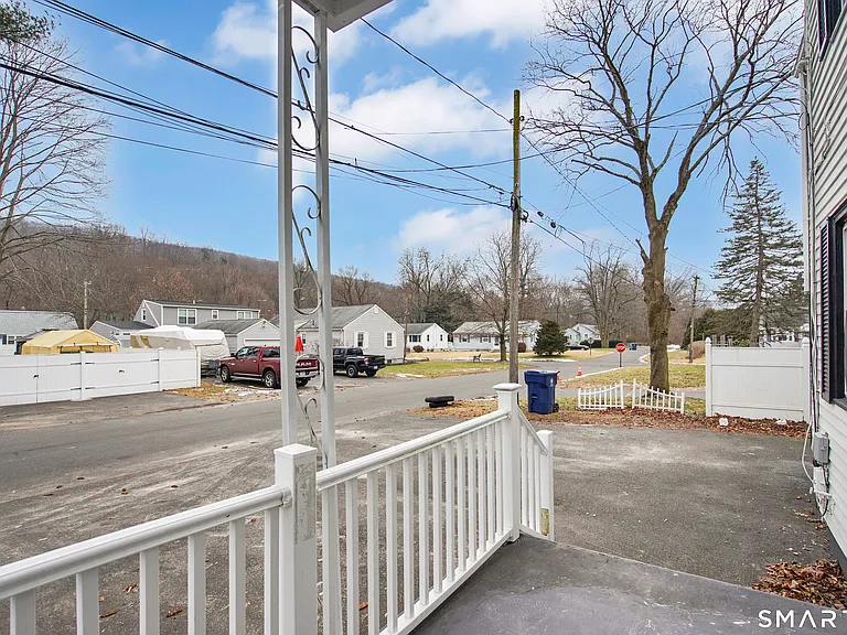 31 Tyler Ave #2 — Photo 27