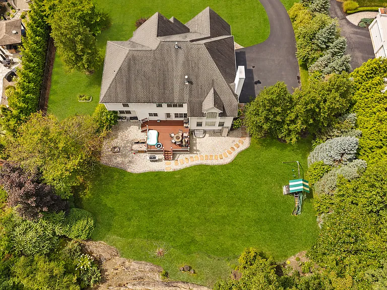 15 W Barrett Hill Rd — Photo 18