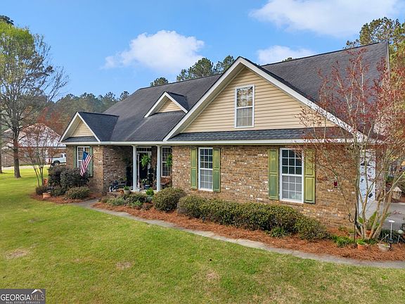 3rd image of 315 Old Pine Rd