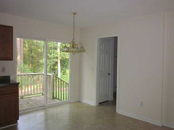 5th image of 140 Chatham Forest Cir