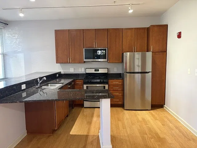1 bed, 1143 sqft, $1,700 — Photo 4