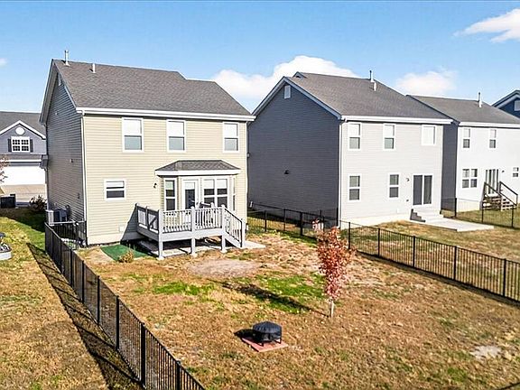 5th image of 523 Summer Glen Ln