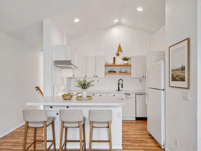 1333 NE Market Dr #B — Photo 7