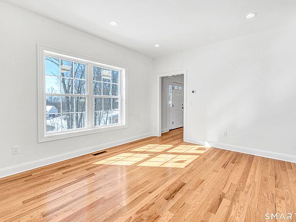 4th image of 28 Hunting Ridge Road