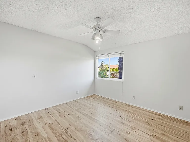 1457 Seven Hills Dr — Photo 28