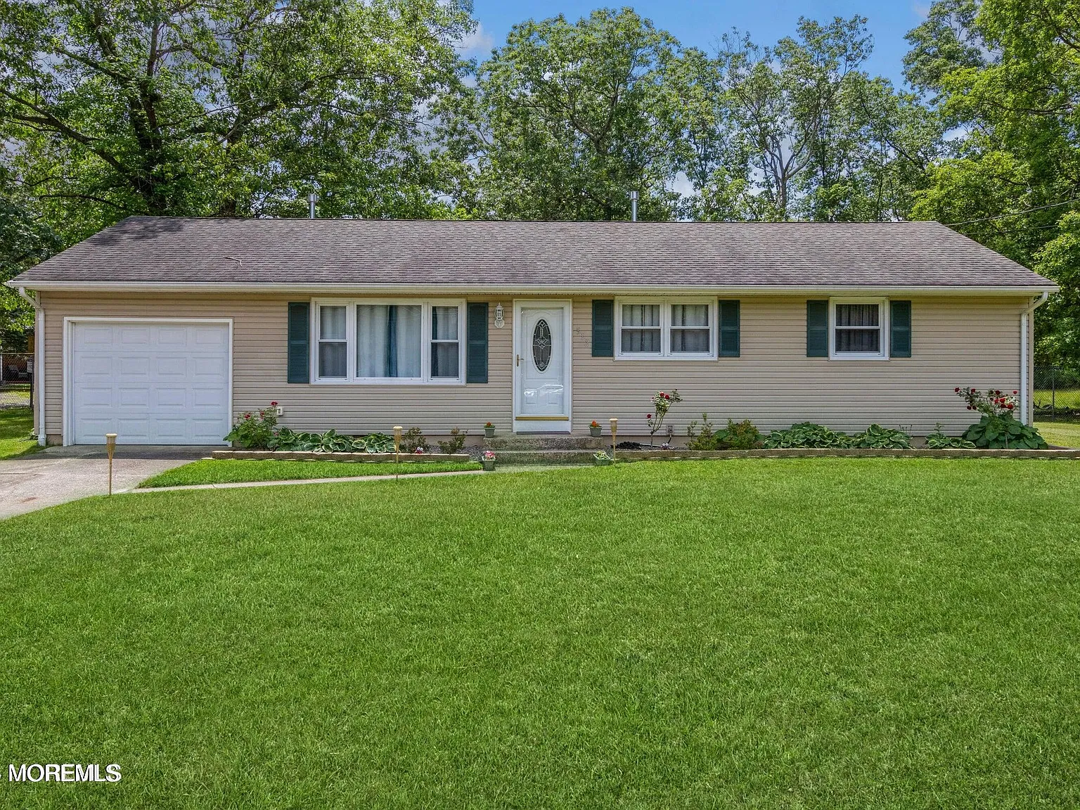 3 bed, 1.5 bath, 1056 sqft, $2,600 — Photo 1