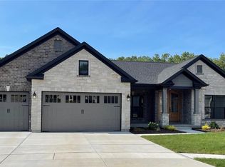 828 Hanna Rd, Ballwin, MO 63021