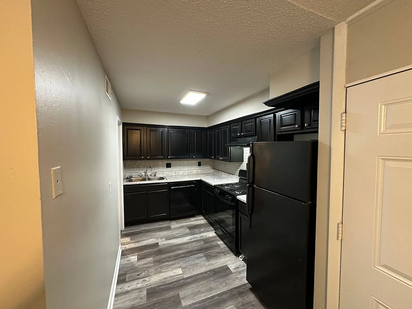 Midtown-2 Bedrooms, 1 Bath — Photo 3