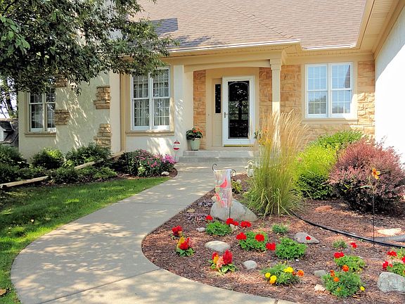 2nd image of 2561 Hillwood Dr E