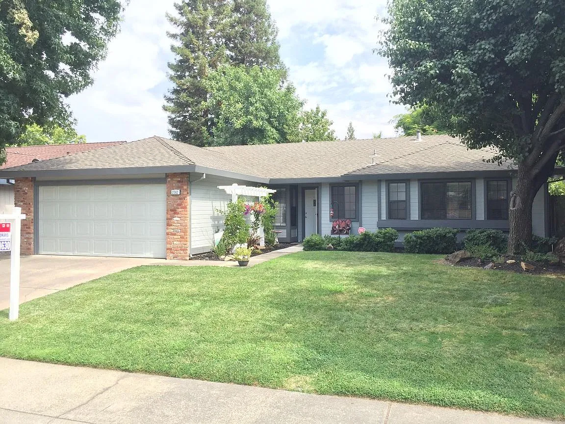 2262 Americana Dr photo 1