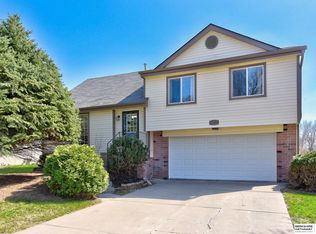 15305 Wirt St, Omaha, NE 68116