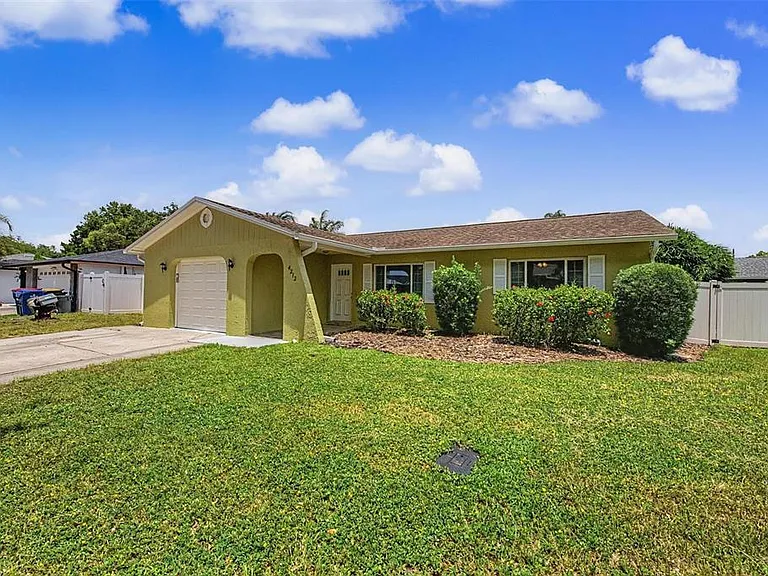 4212 Gray Squirrel Ln — Photo 2