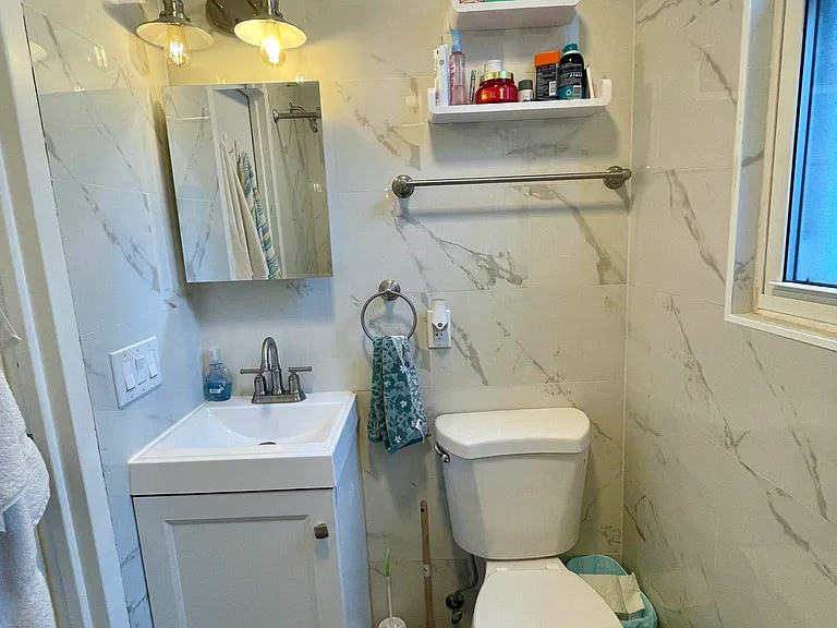 22-70 41st St #2R — Photo 9