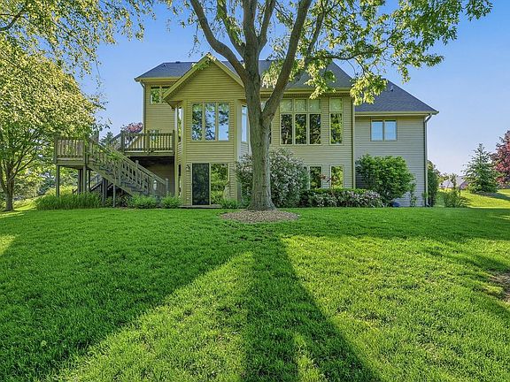 3rd image of 787 Green Bay DRIVE
