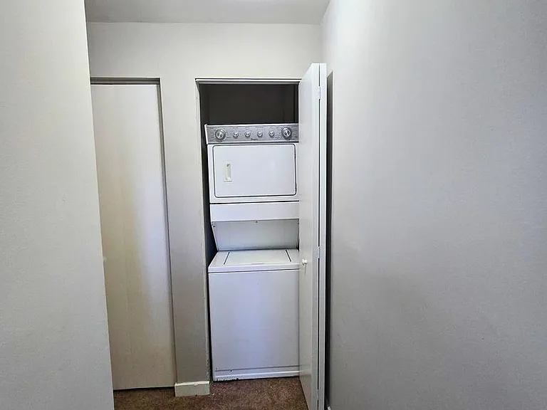 1323 W Fayette St #3A — Photo 8