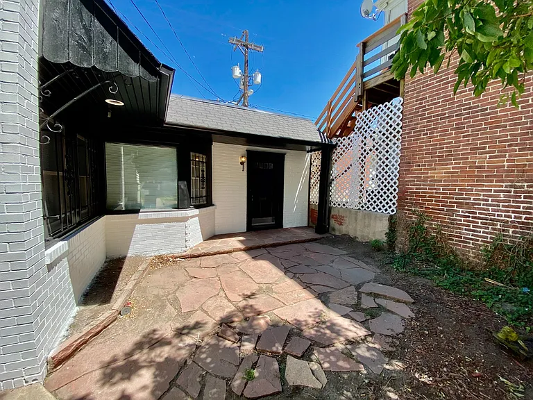 1452 N Marion St — Photo 32