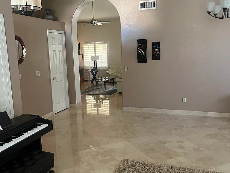 4209 E Rock Wren Rd — Photo 3