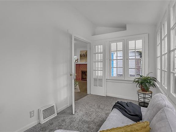 5th image of 815 N Grant Ave