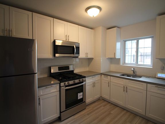 4th image of 2948 Throop Ave Floor 3