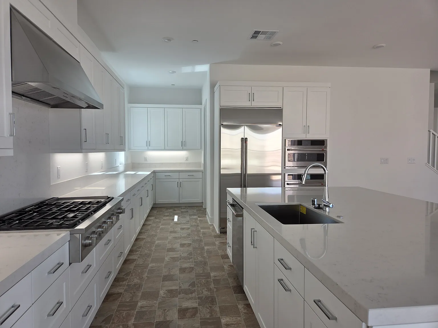 4 bed, 3421 sqft, $6,995 — Photo 2