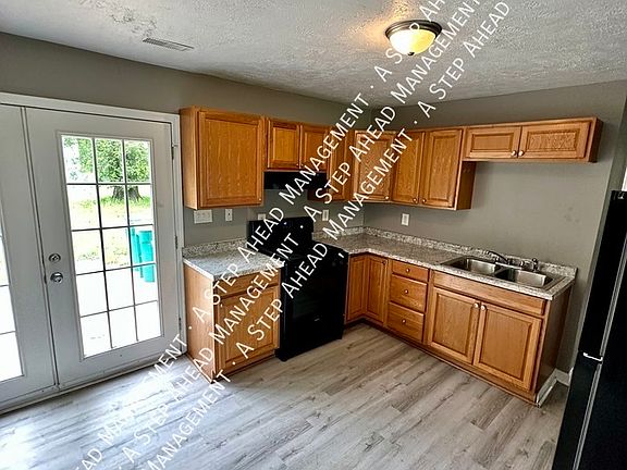 5th image of 3162 Clover Dr