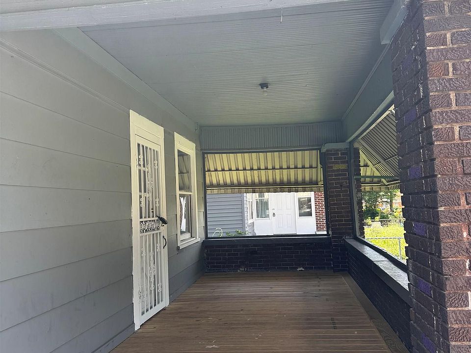 2nd image of 821 29th St SW