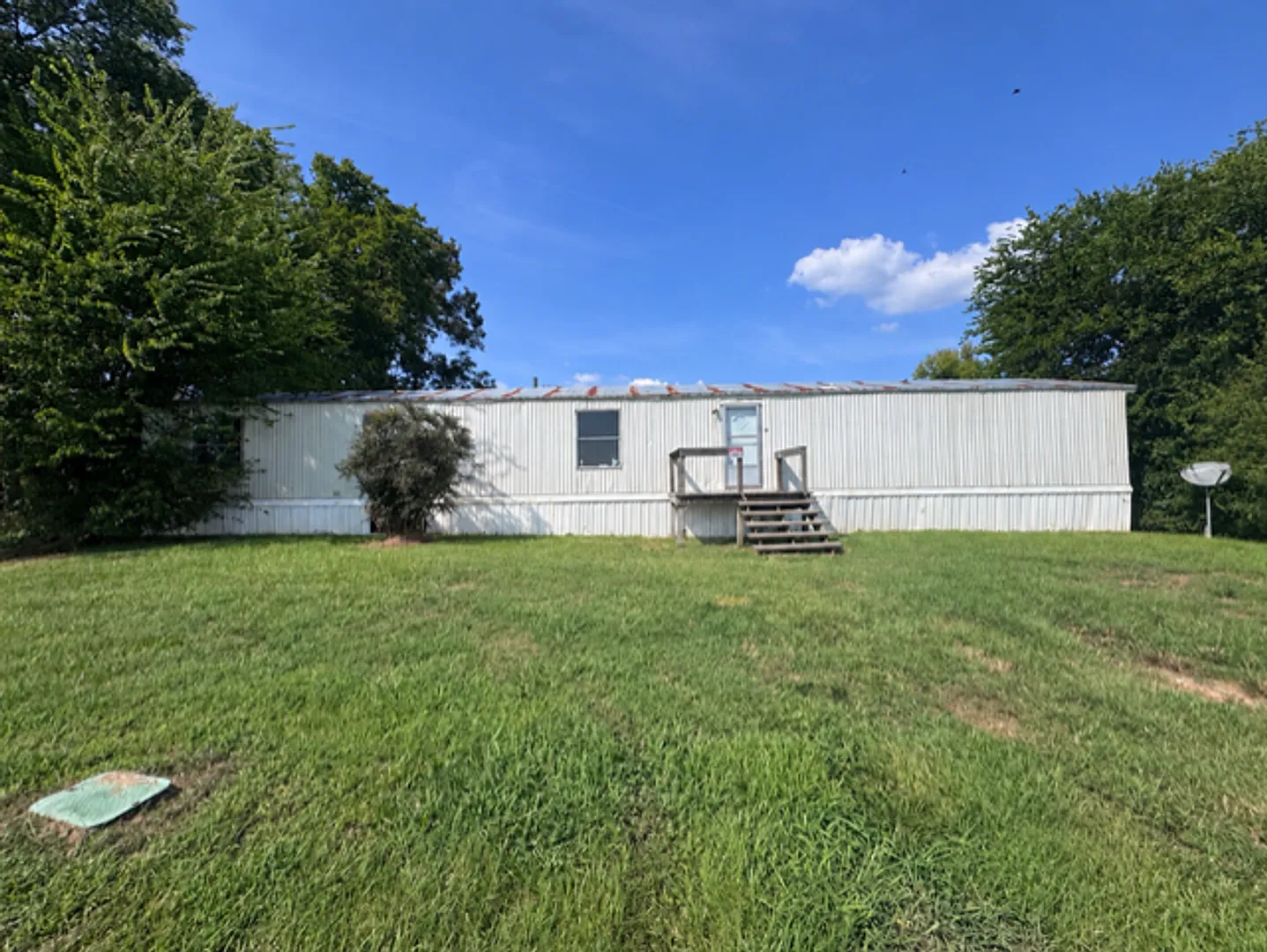 Affordable 3/2 Home with Water, Trash, and Lawn Care Included! — Photo 1
