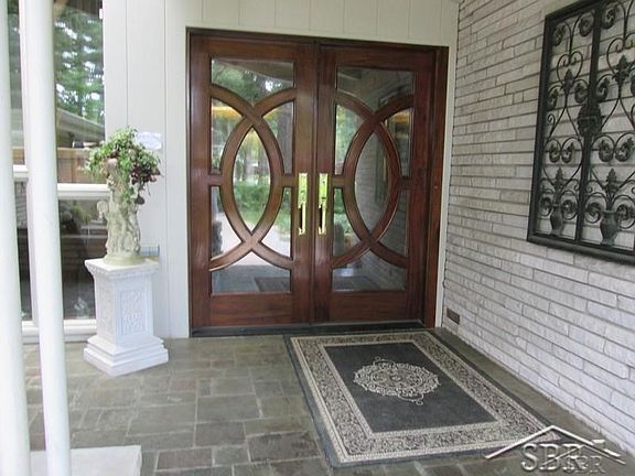 2nd image of 1620 Linden Pl