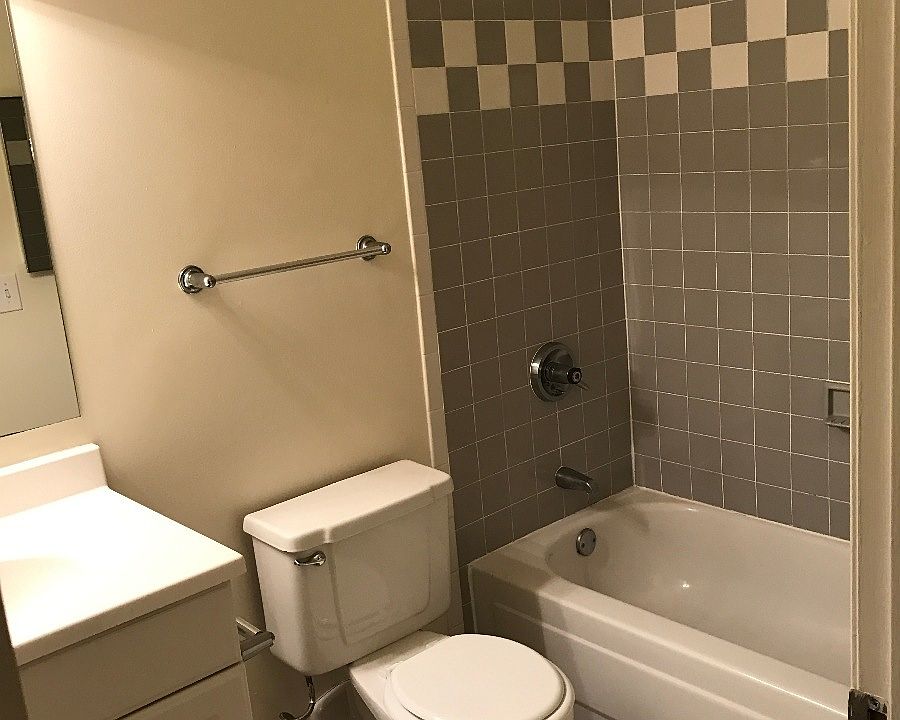 2nd image of 130 Franklin St #204