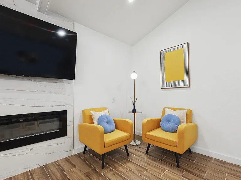 1044 Briarwood Ln — Photo 9