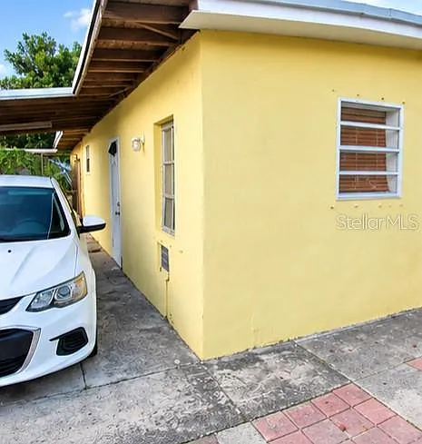2 bed, 1.0 bath, 1963 sqft, $2,050 — Photo 3
