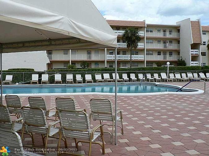 2nd image of 1005 Country Club Dr APT 106