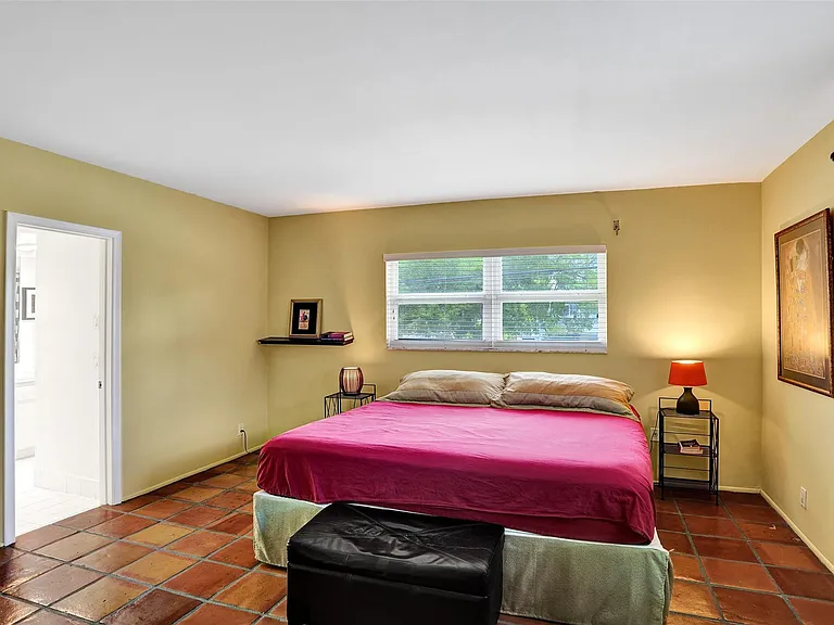 1212 SE 2nd Ct #201 — Photo 18