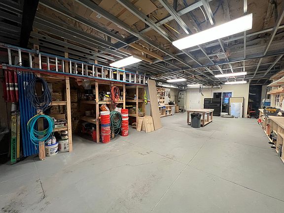 4th image of 483 Conarroe St #1