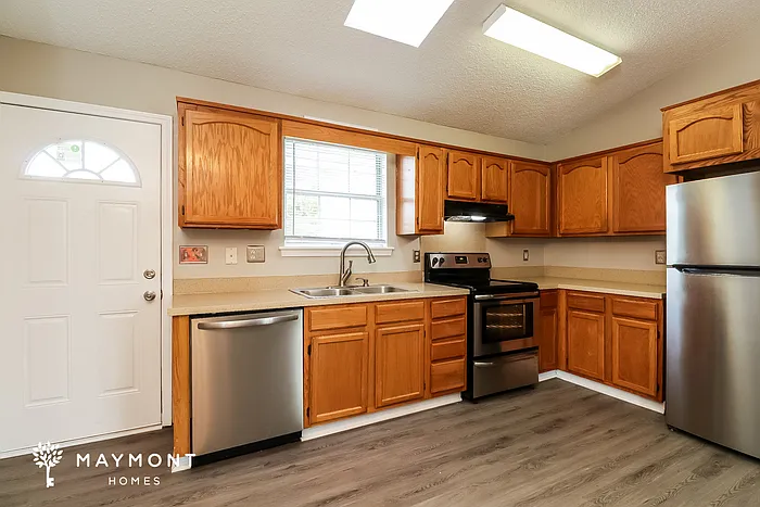 3 bed, 2.0 bath, 1008 sqft, $1,695 — Photo 4