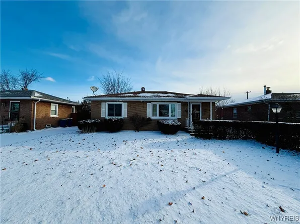 39 Emerson Dr, Amherst, NY 14226