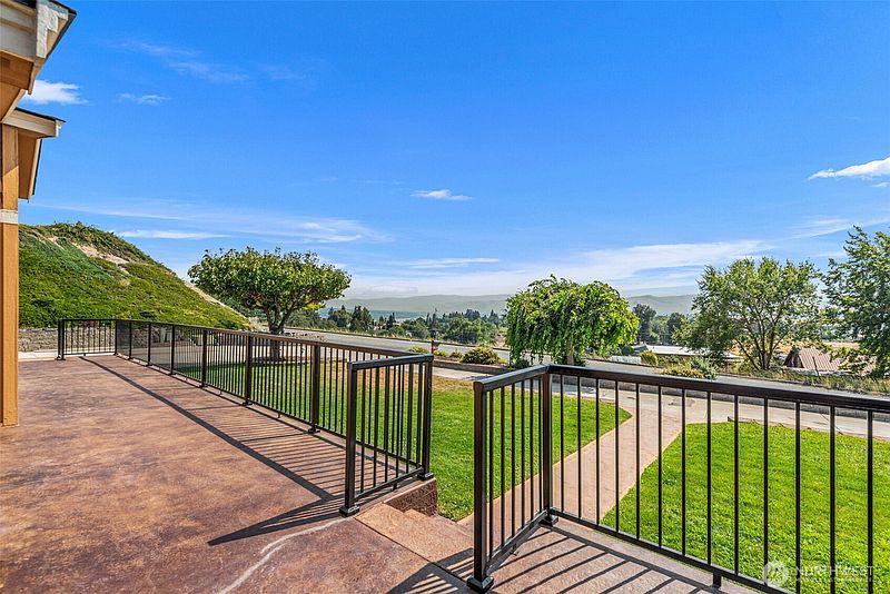 5th image of 390 Sunnyslope Heights Road