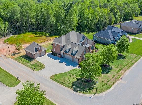 4th image of 312 Wintergreen Ct #69