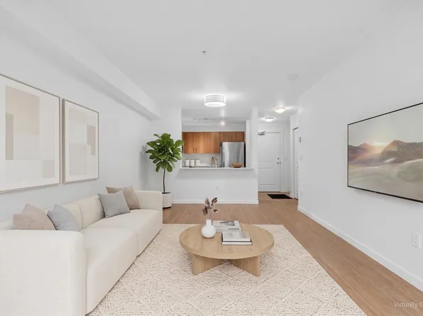 3575 Euclid Ave #301, Vancouver, BC V5R 6H5
