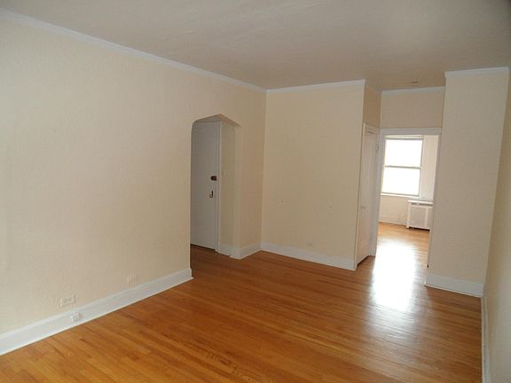 3rd image of 1521 W Farwell Ave