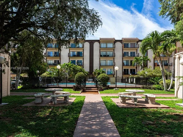 1950 W 54th St APT 412, Hialeah, FL 33012
