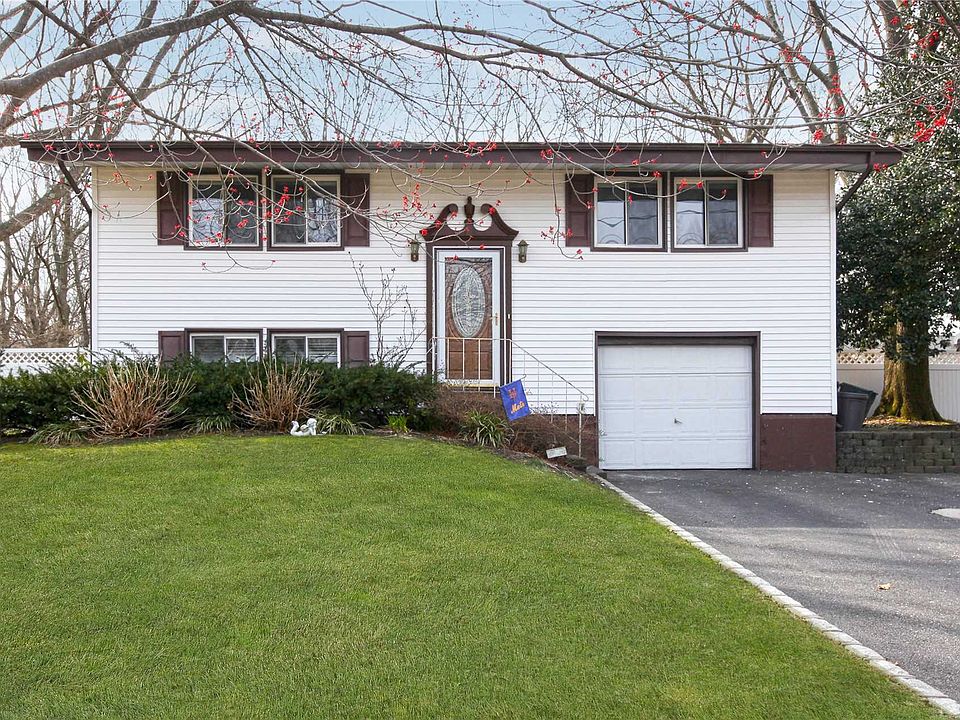 1st image of 32 Arrowhead Ln
