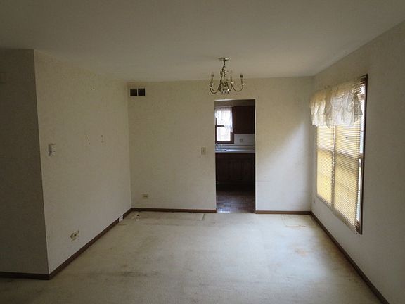 4th image of 518 Farmhill Cir