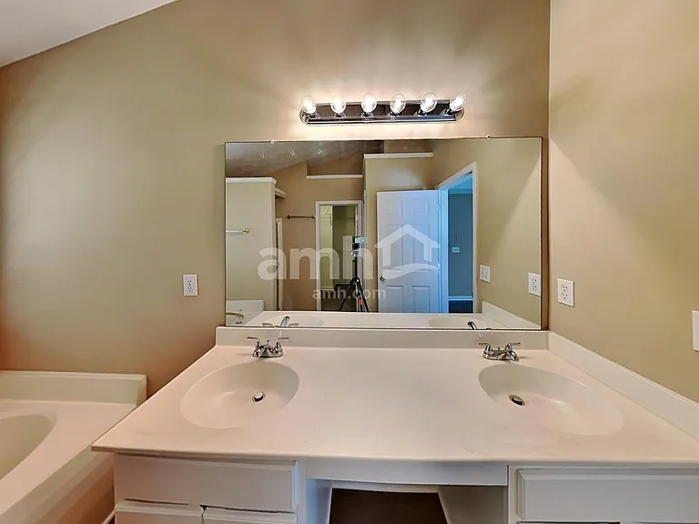 2380 Winthrope Way Dr — Photo 15