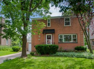 557 S Edgewood Ave, Elmhurst, IL 60126
