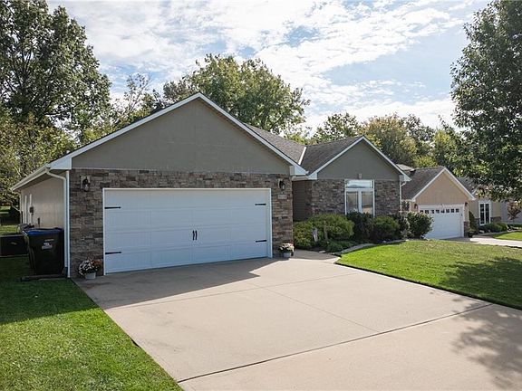 2nd image of 609 Oakmont Dr