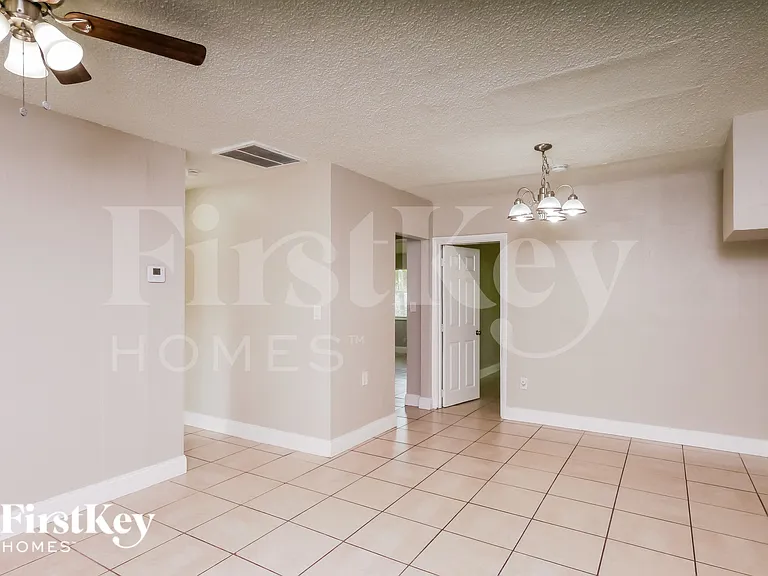 4531 NE 5th Ave — Photo 5